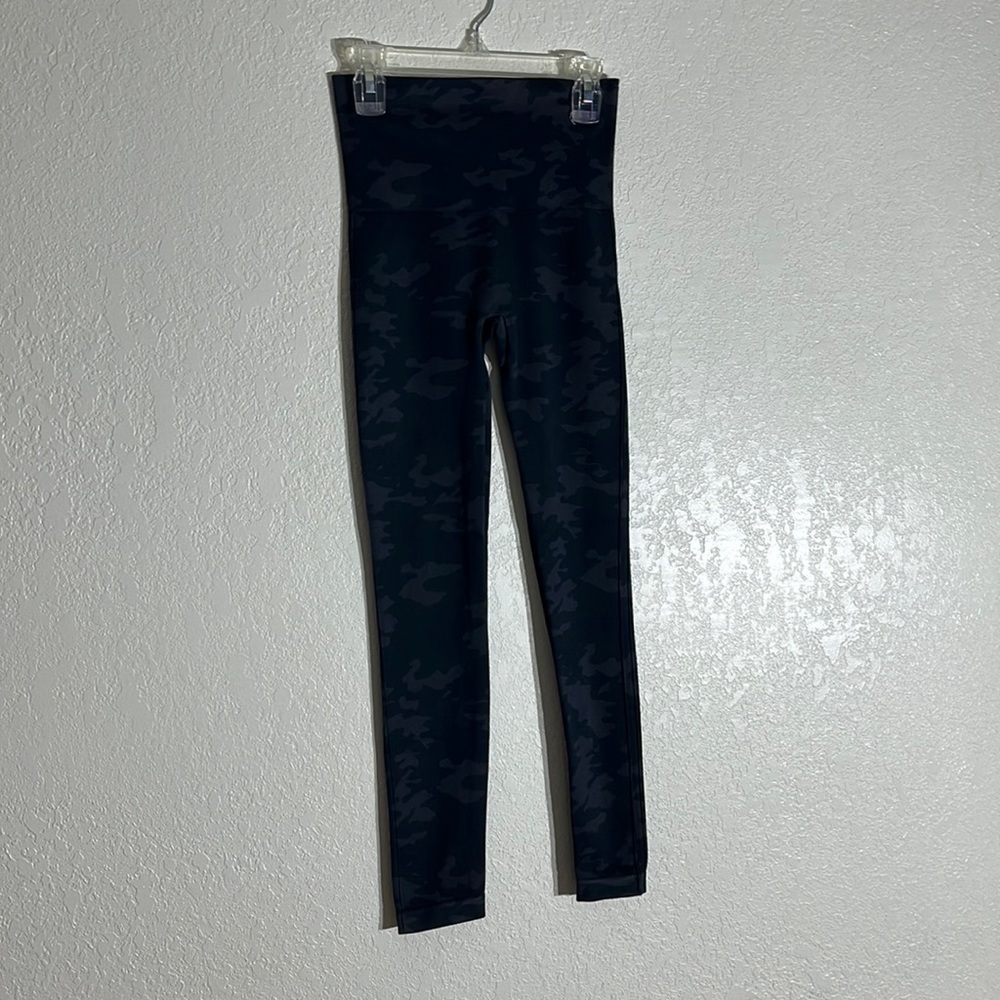 Spanx camo leggings - Picture 2 of 6